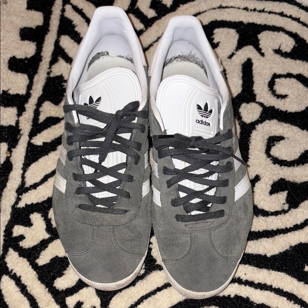 adidas men’s Gazelle Gray Suede Sneakers with White Stripes size 10